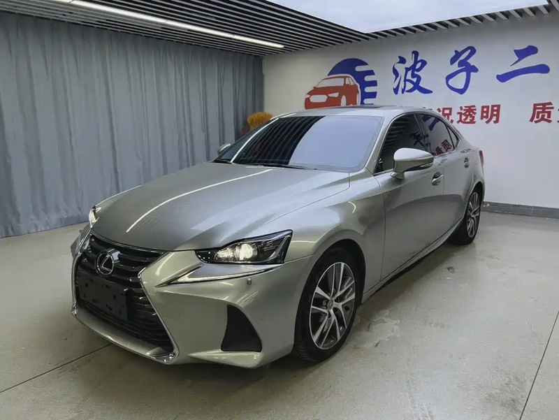 Lexus IS