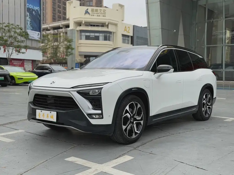 NIO ES8