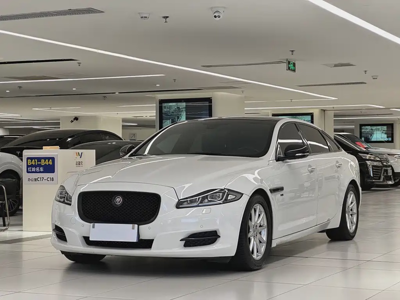 Jaguar XJ