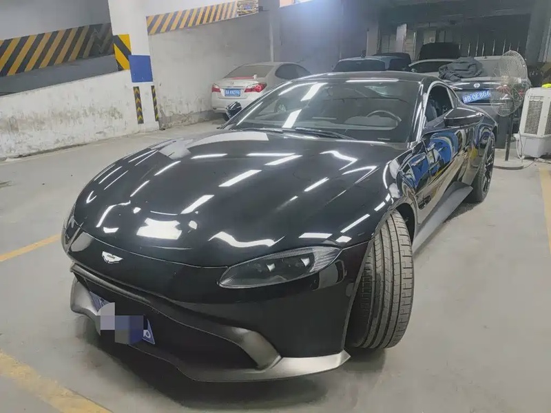 Aston Martin Vantage