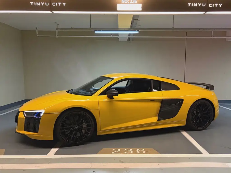 Audi R8