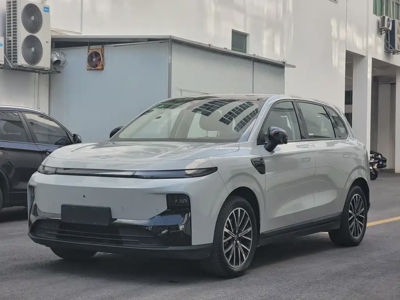 Leapmotor B10