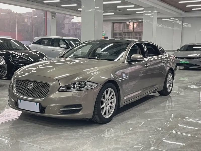 Jaguar XJ