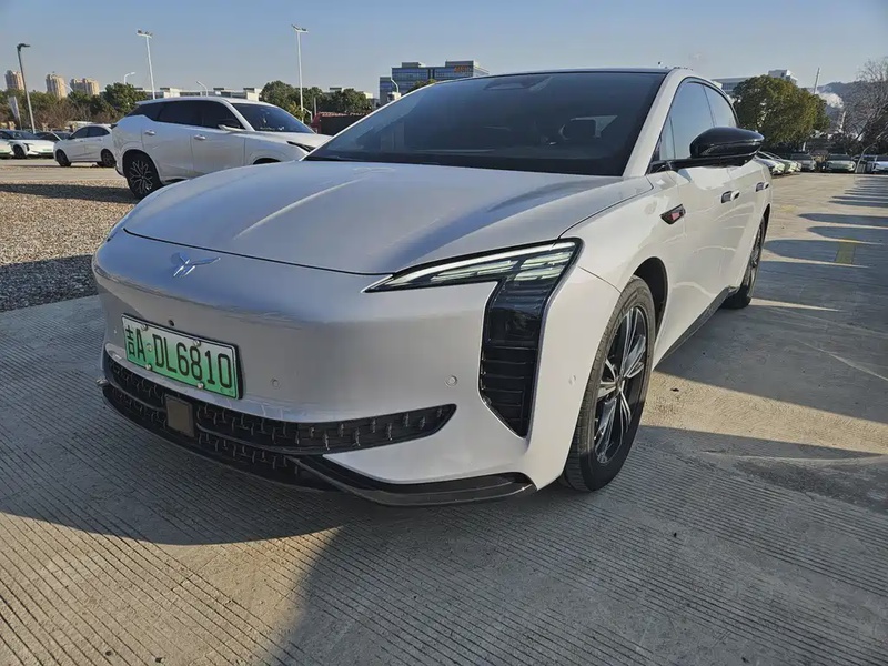 Hongqi EH7