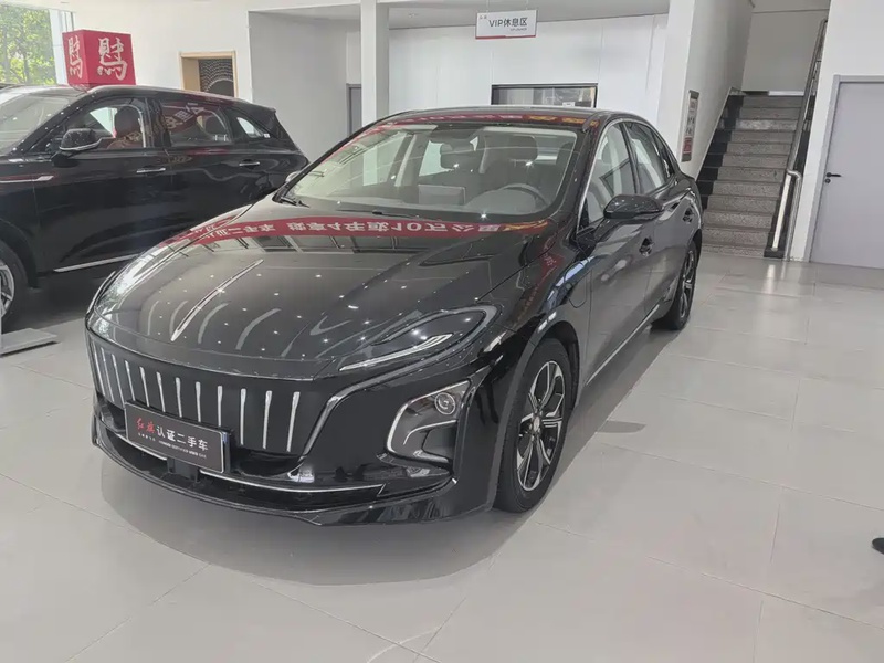 Hongqi E-QM5