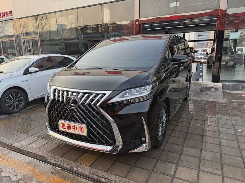 Lexus LM