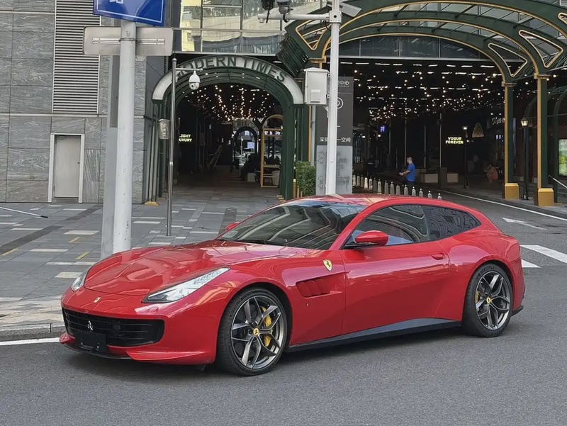 Ferrari GTC4 Lusso