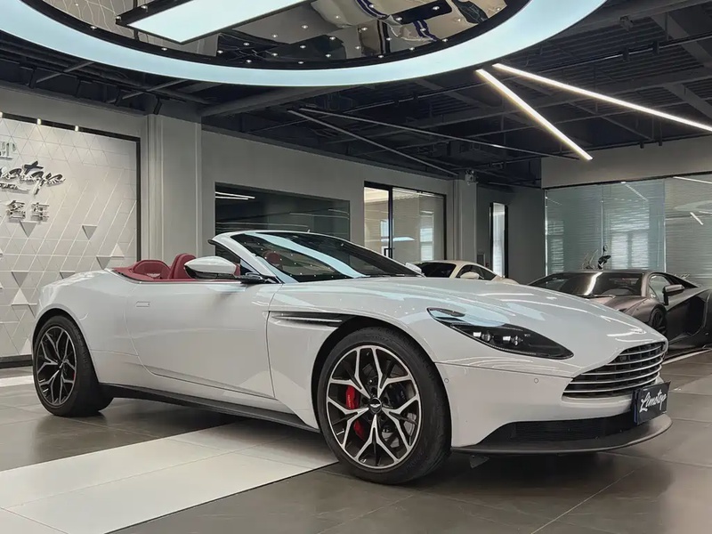 Aston Martin DB11