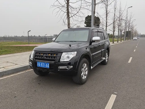 Mitsubishi Pajero 2016