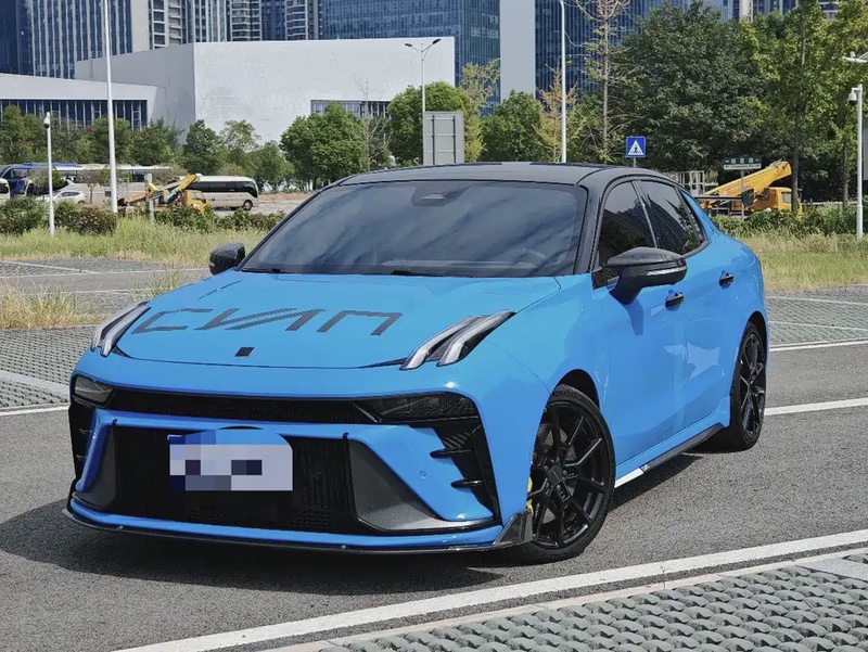 Lynk & Co 03