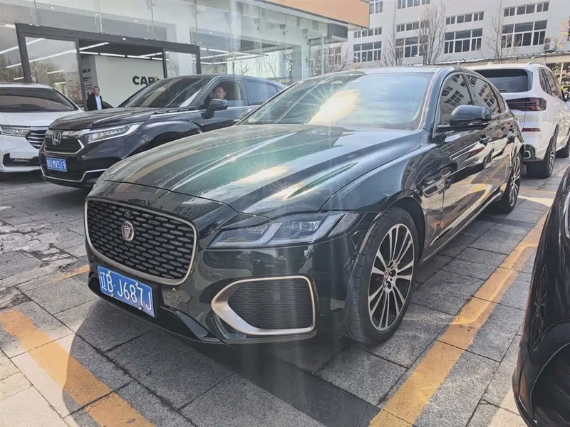 Jaguar XF