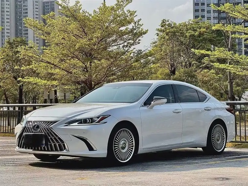 Lexus ES 2020