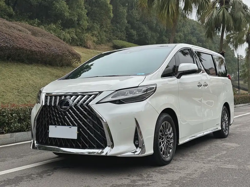 Lexus LM
