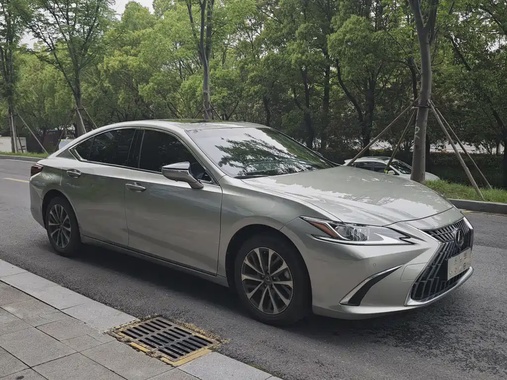 Lexus ES 2024