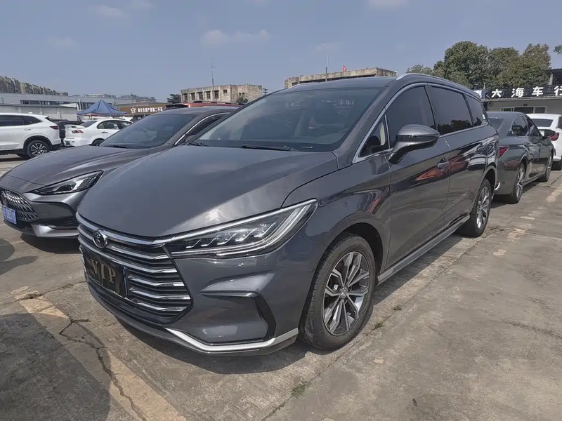 BYD MAX