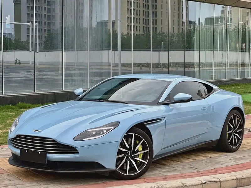 Aston Martin DB11
