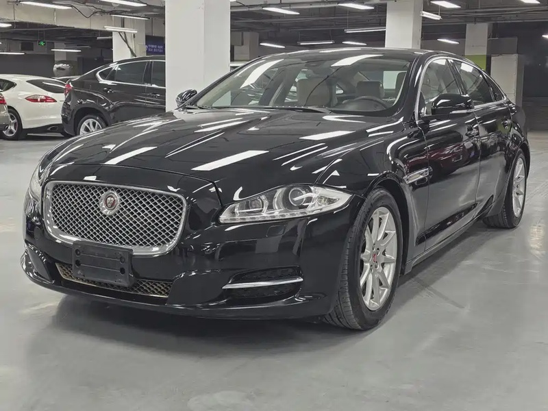 Jaguar XJ