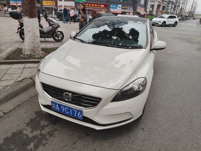 Volvo V40