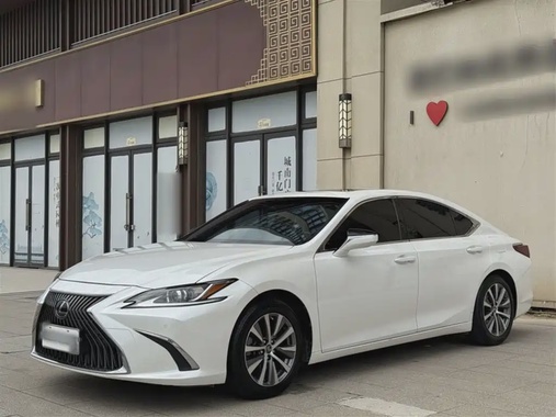 Lexus ES 2020
