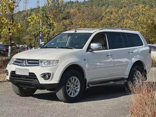 Mitsubishi Pajero Sport 2014