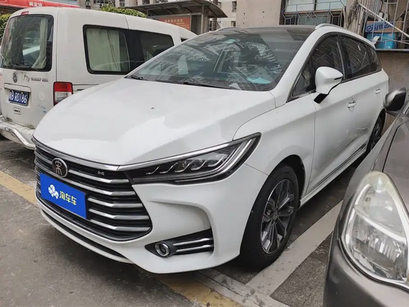 BYD MAX
