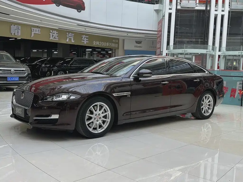 Jaguar XJ