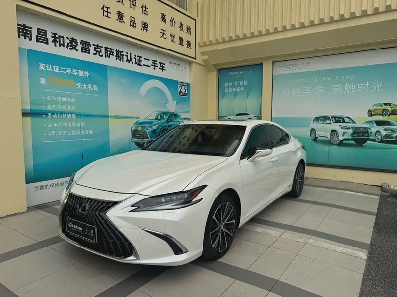 Lexus ES