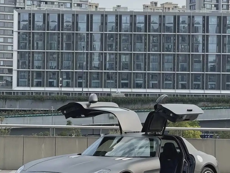 Mercedes-Benz SLS AMG