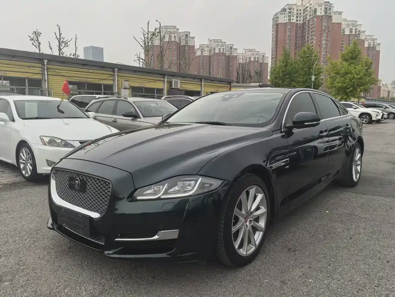 Jaguar XJ