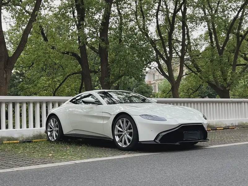 Aston Martin V8 Vantage