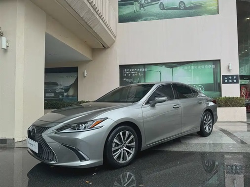 Lexus ES 2020