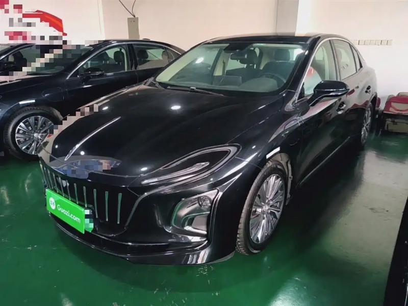 Hongqi E-QM5