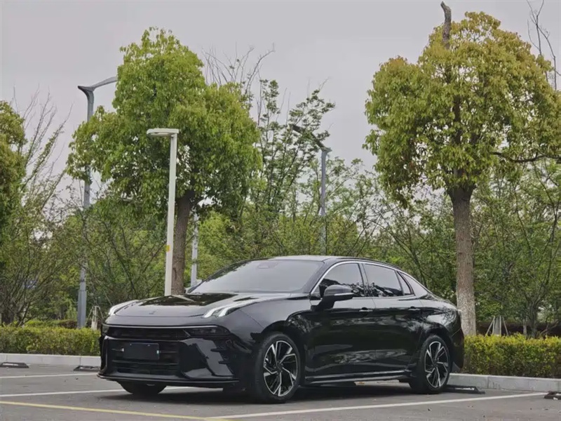 Lynk & Co 03