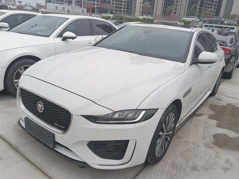 Jaguar XE