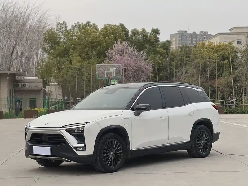 NIO ES8