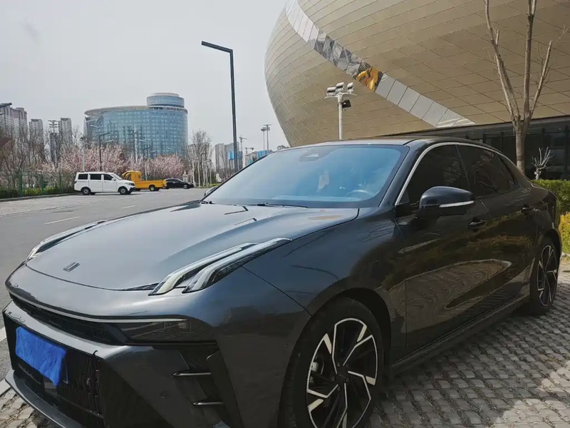 Lynk & Co 03