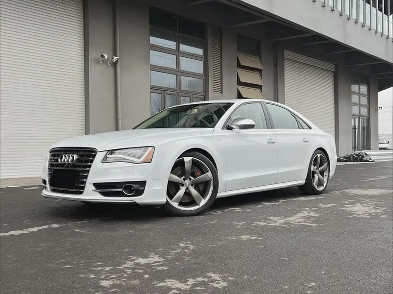 Audi S8