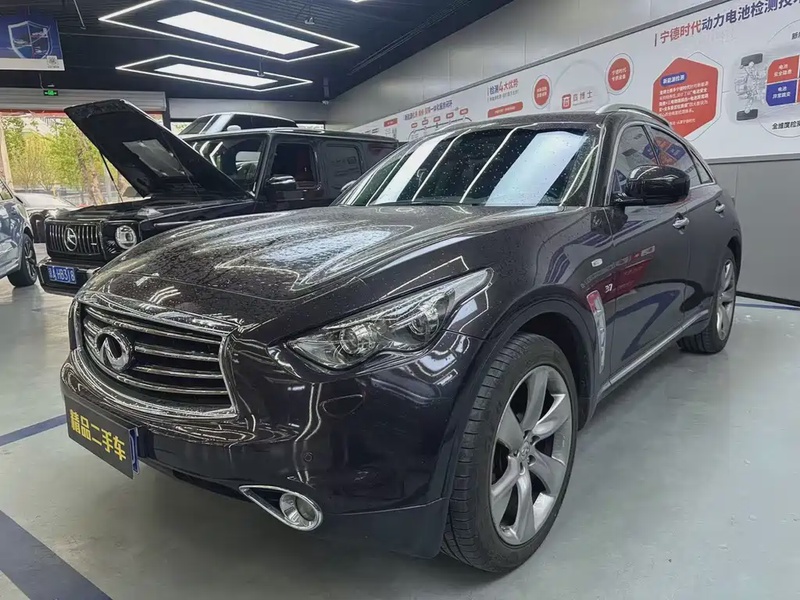 Infiniti QX70