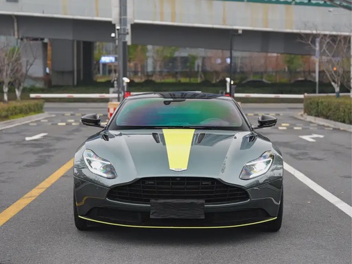 Aston Martin DB11 2021