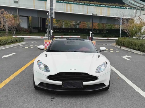 Aston Martin DB11 2019