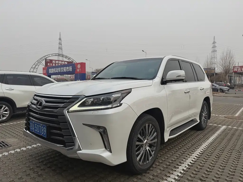 Lexus LX