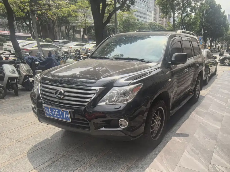 Lexus LX