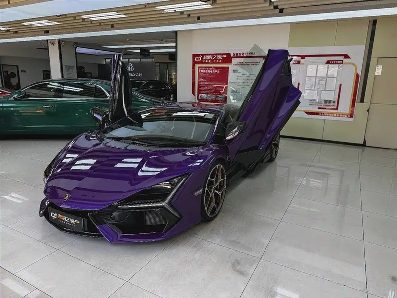 Lamborghini Revuelto