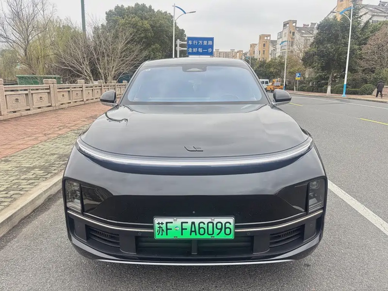 Li Auto L8