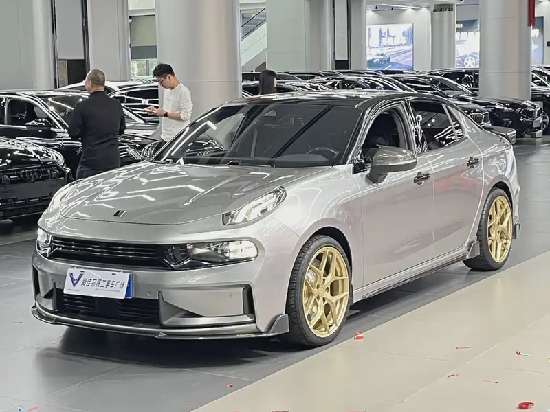 Lynk & Co 03