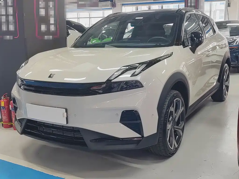 Lynk & Co 06