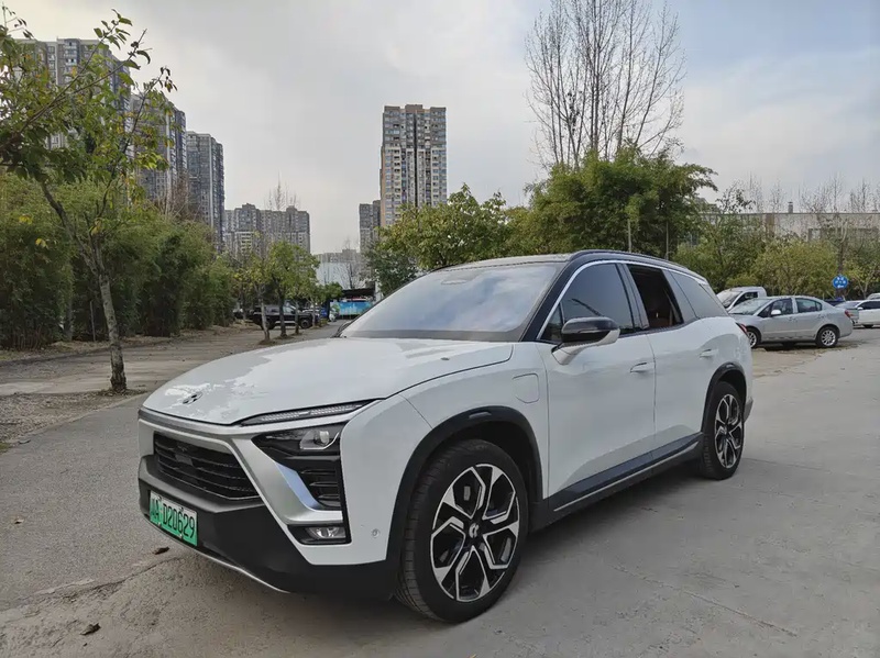 NIO ES8
