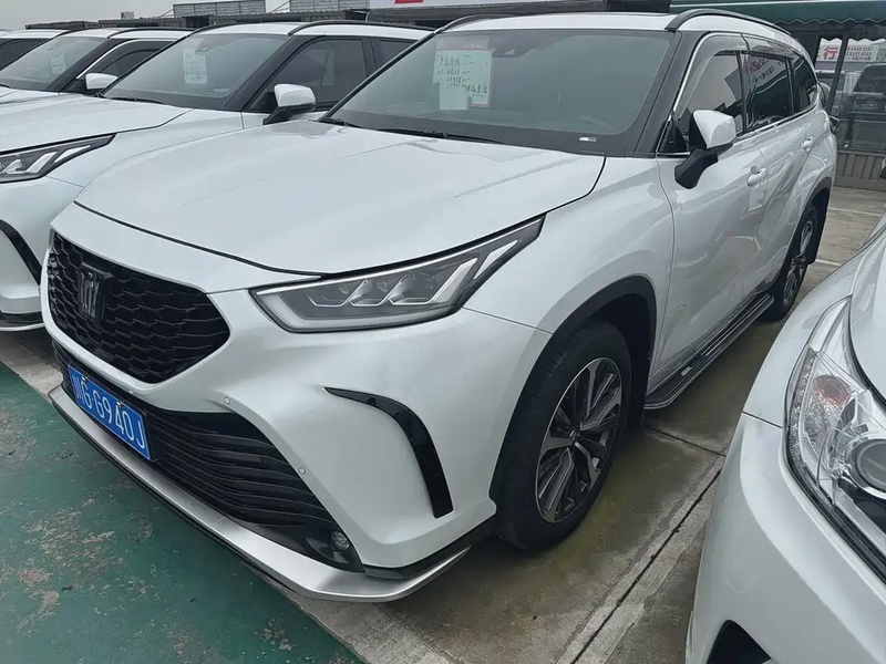 Toyota Crown Kluger