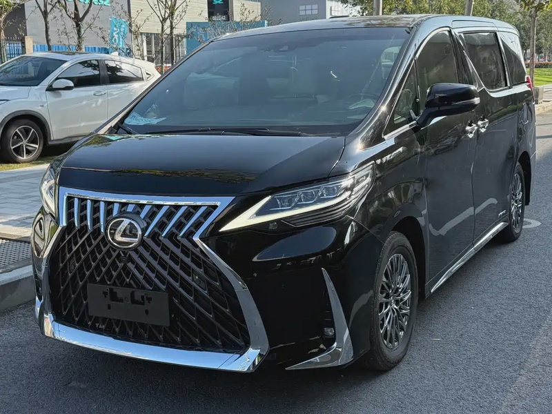 Lexus LM