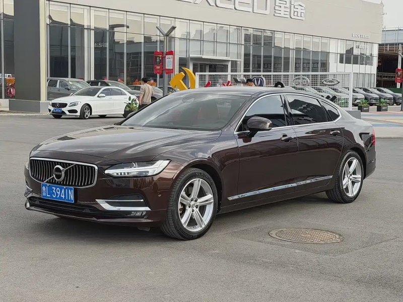 Volvo S90